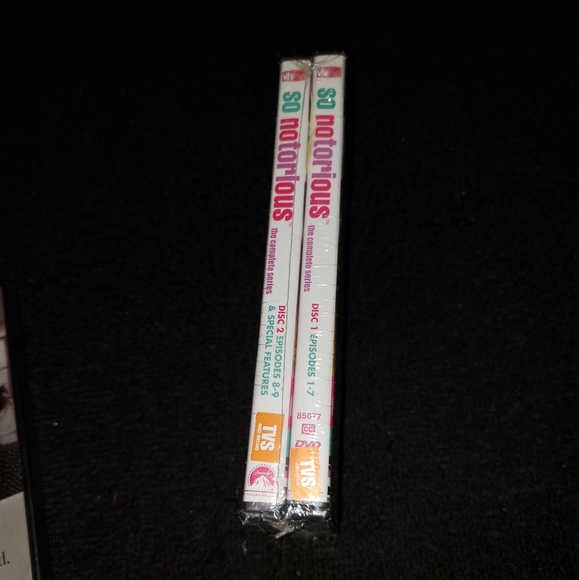 Tori Spelling is So Notorious (complete series) DVD set - Picture 7 of 7